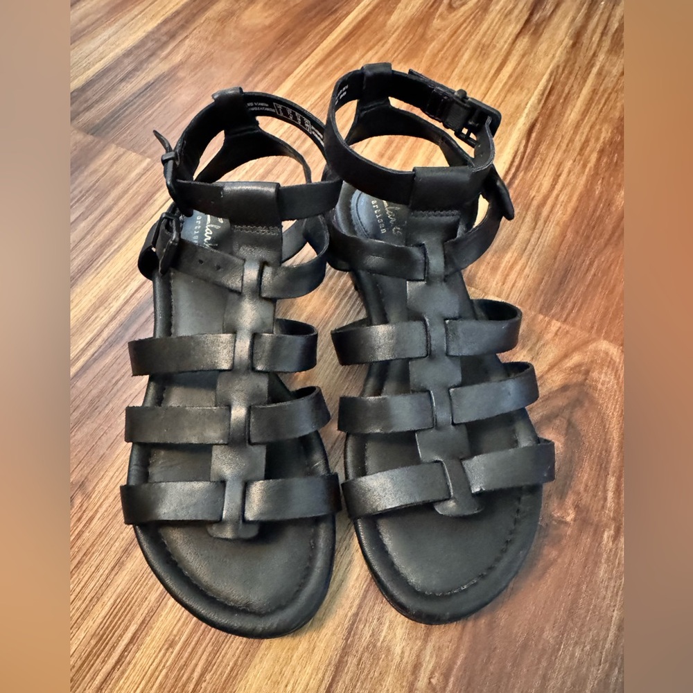 Clark’s Black Leather Gladiator Sandals EUC 7.5